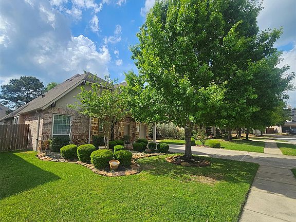 4th image of 110 David Forest Ln