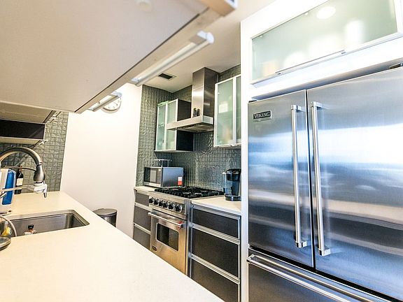 5th image of 1050 Jackson Ave APT 12C