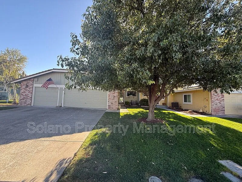 2 bed, 2.0 bath, 1484 sqft, $2,400 — Photo 1
