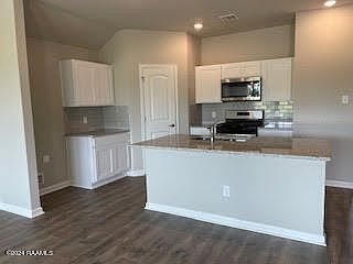 5th image of 305 Broussard Hill Dr