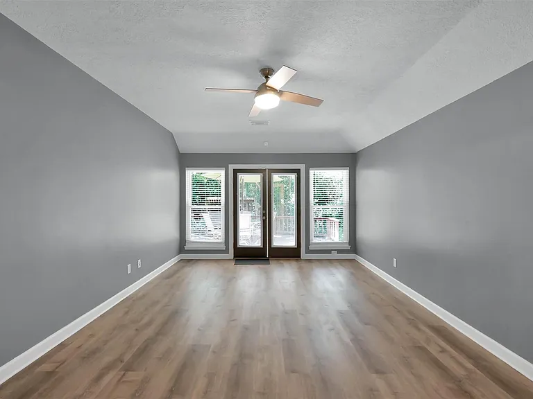84 Oak Grove Ln — Photo 16