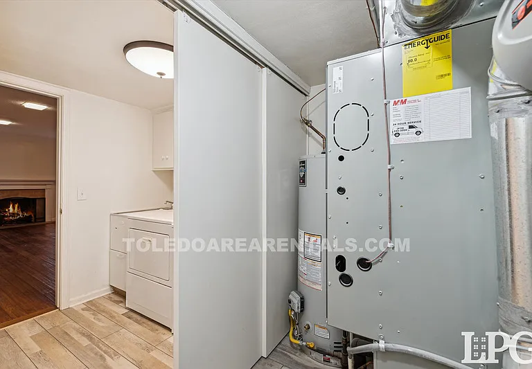 3835 Hillandale Rd E — Photo 32