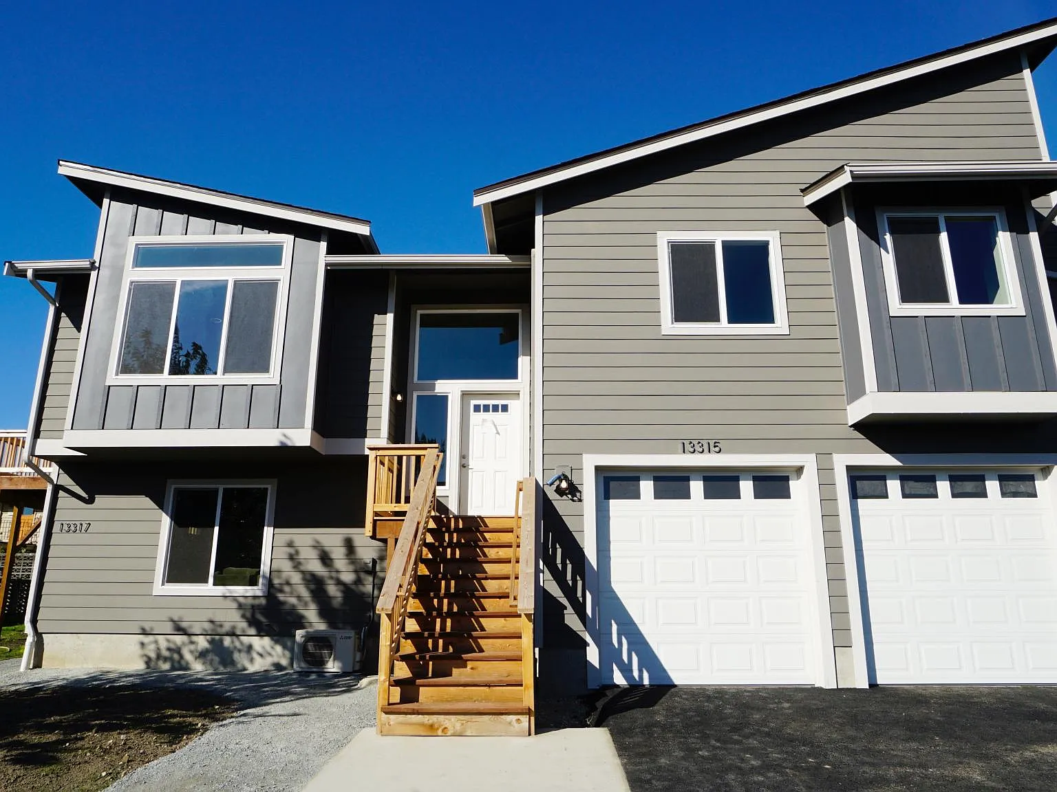 26th Ct S, Seattle — Photo 1