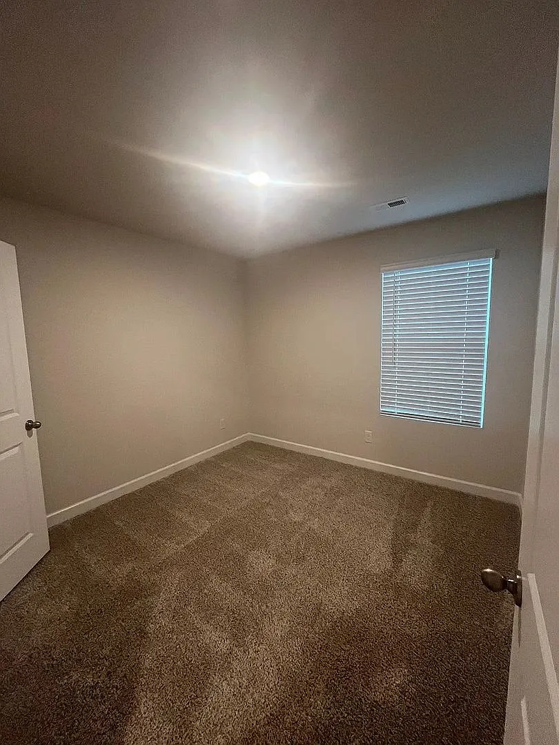 Room in 3 Bedroom Home at Memorial Pkwy — Photo 4