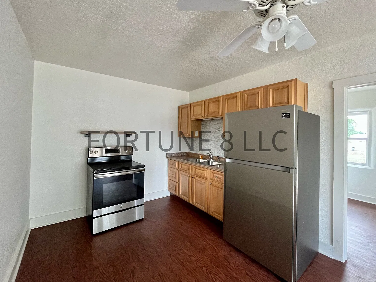 Cute Studio Home with Laundry Hookups — Photo 3