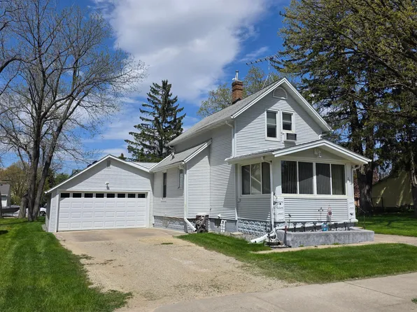 222 3rd St, Kenyon, MN 55946
