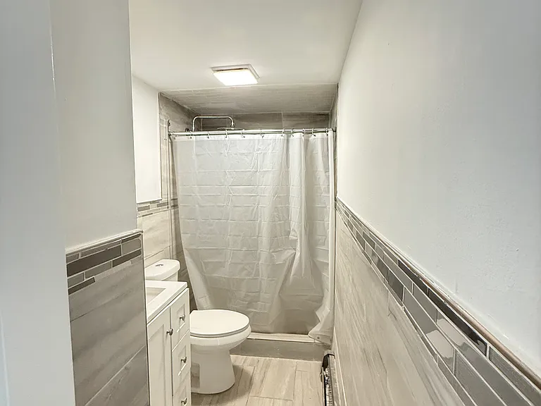 610 Laurelton Blvd #3 — Photo 16