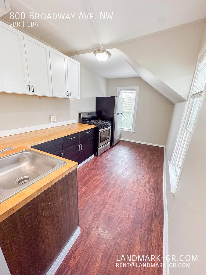 Updated 2 Bed/1 Bath — Photo 1