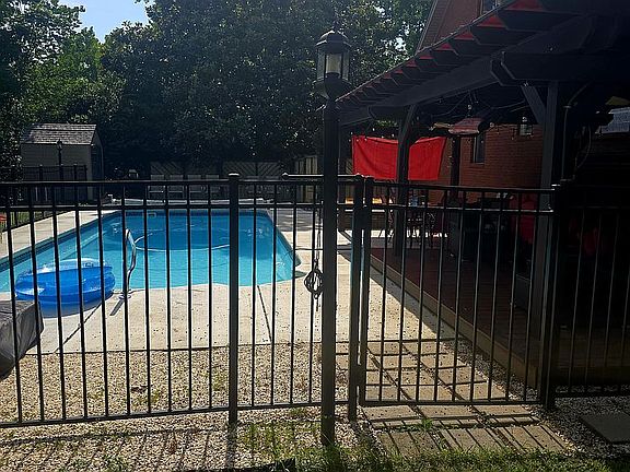 5th image of 226 Cumberland Dr