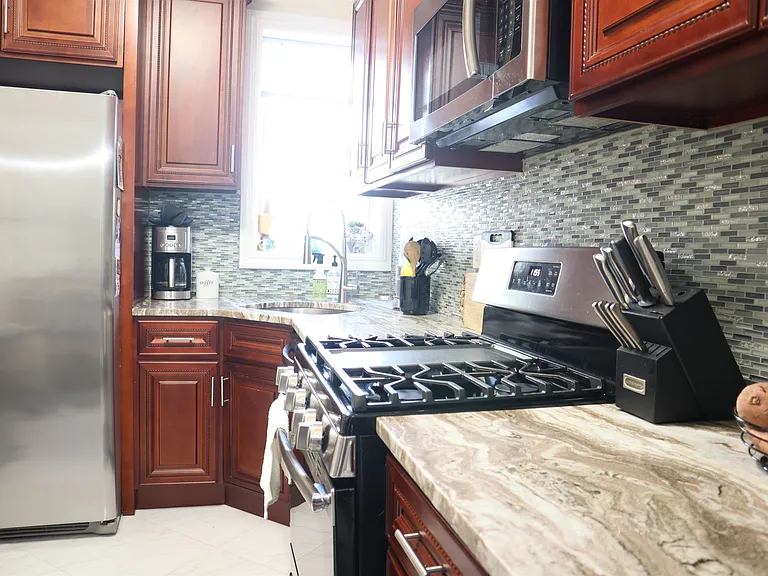 408 Woodlawn Ave #1 — Photo 5