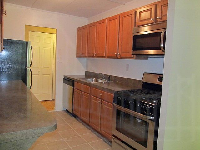 1st image of 11 Park Ave APT 2L