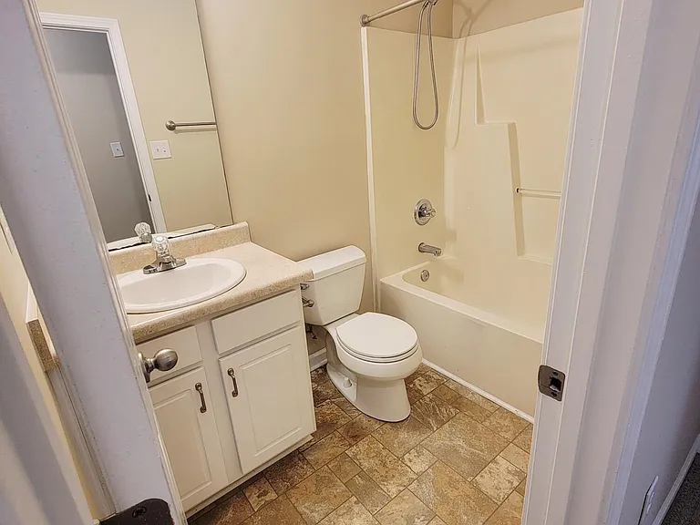 411 Whitehall Ct — Photo 39