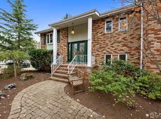 26 Upper Brook Dr, North Brunswick, NJ 08902