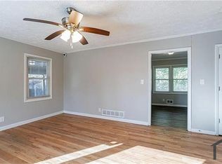 928 Magna Carta Dr NW, Atlanta, GA 30318