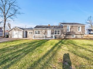 1019 Maple St, Lake In The Hills, IL 60156