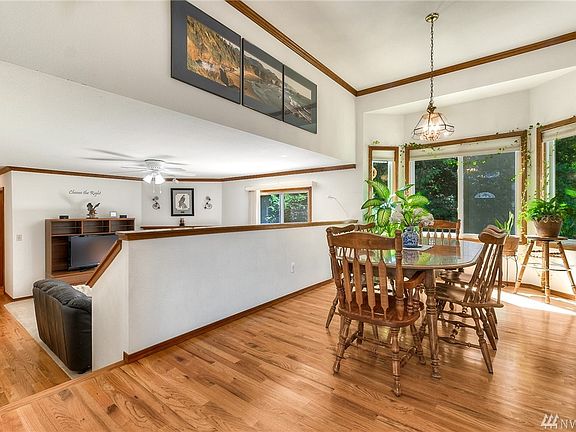 Imagine your family and friends at this large table - room for everyone in this dining room! 