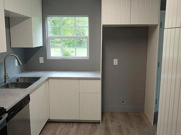 2nd image of 4421 Cicero St