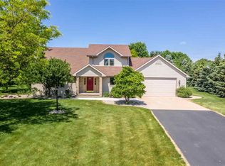 W696 River Bend Dr, Kaukauna, WI 54130