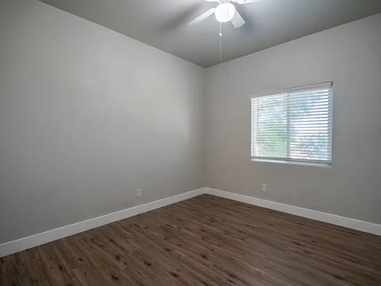Valley View Condos — Photo 18