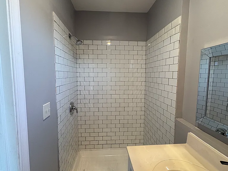 209 S Chapel St — Photo 14