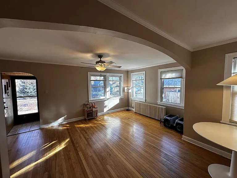 325 Sumner St — Photo 8