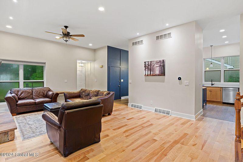 4th image of 18 Skylark Drive