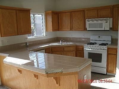 5th image of 252 N Burl Ave