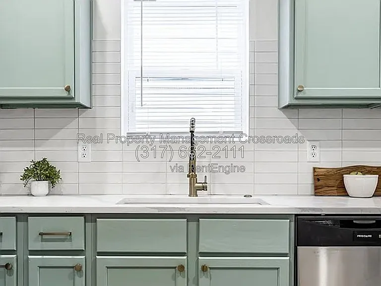 849 N Oakland Ave — Photo 16