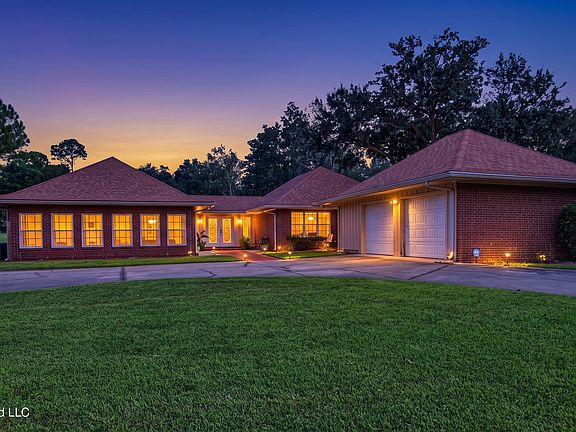 2nd image of 56113 Diamondhead Dr E