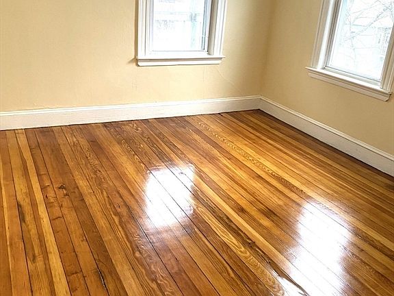 3rd image of 25 Crowell St