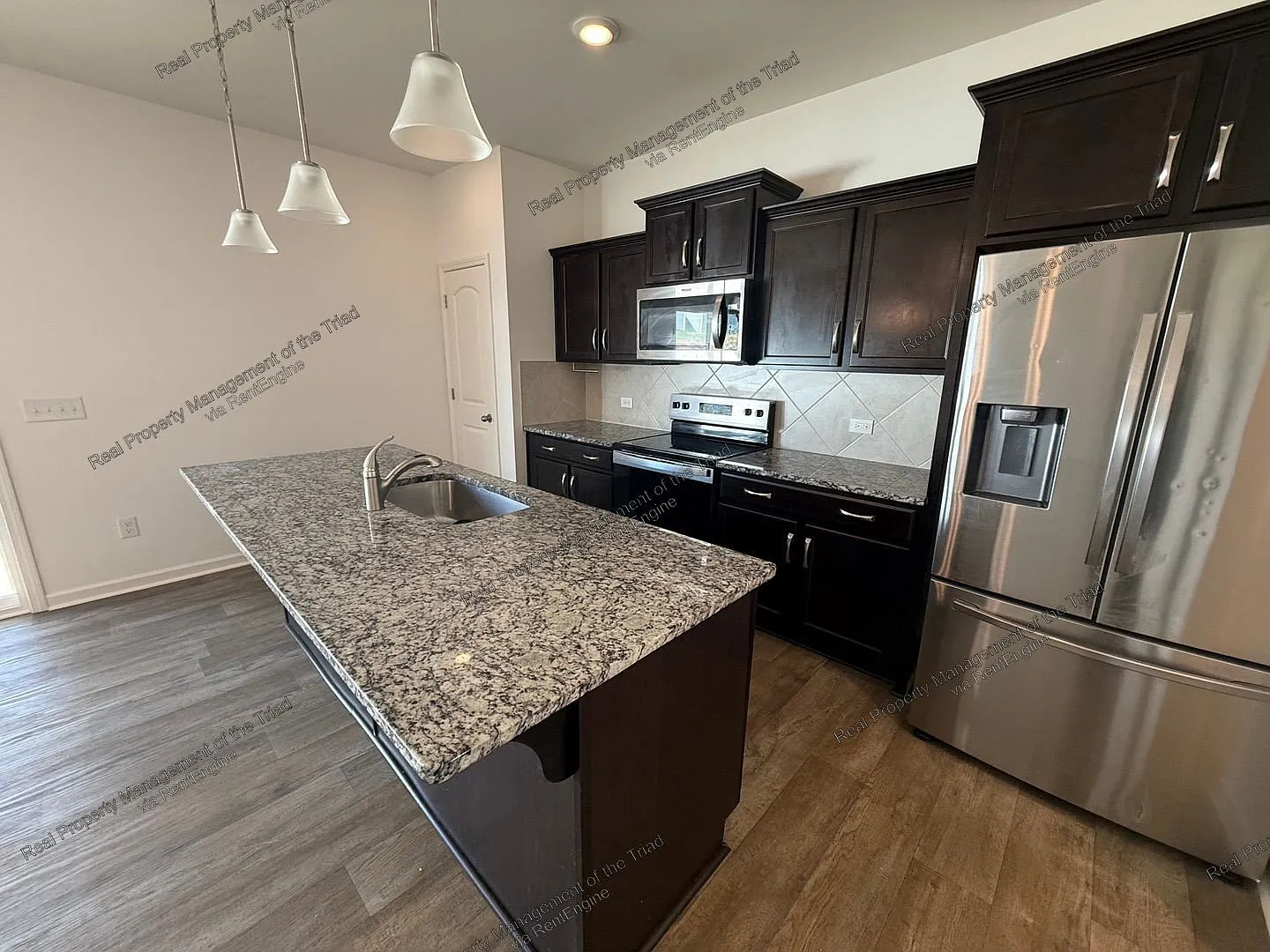3 bed, 2.5 bath, 1712 sqft, $1,985 — Photo 2