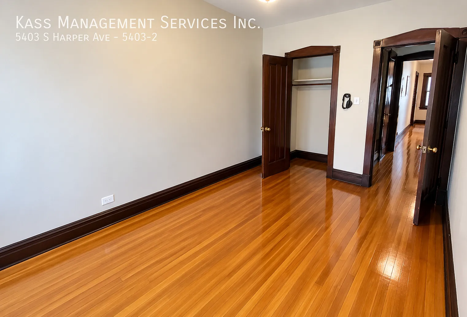 Spacious 3 Bed in Hyde Park, Steps to University of Chicago! — Photo 3