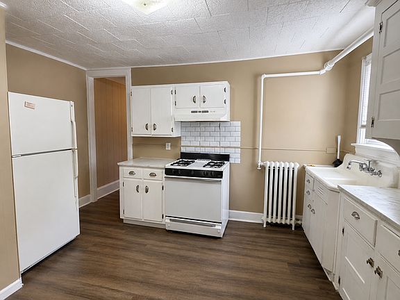 3rd image of 209 Reno Ave