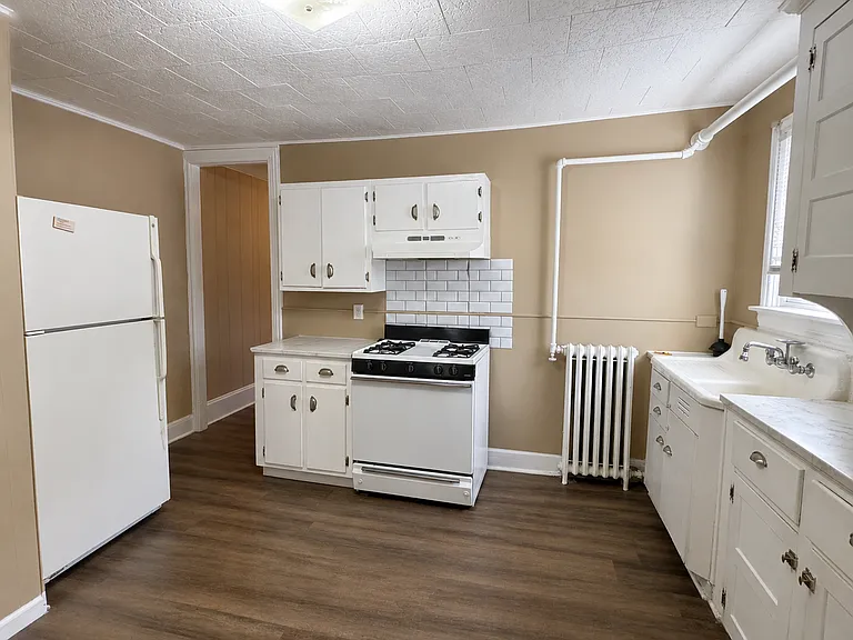 209 Reno Ave — Photo 3