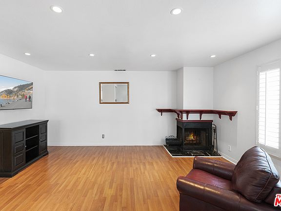 5th image of 13719 Doty Ave