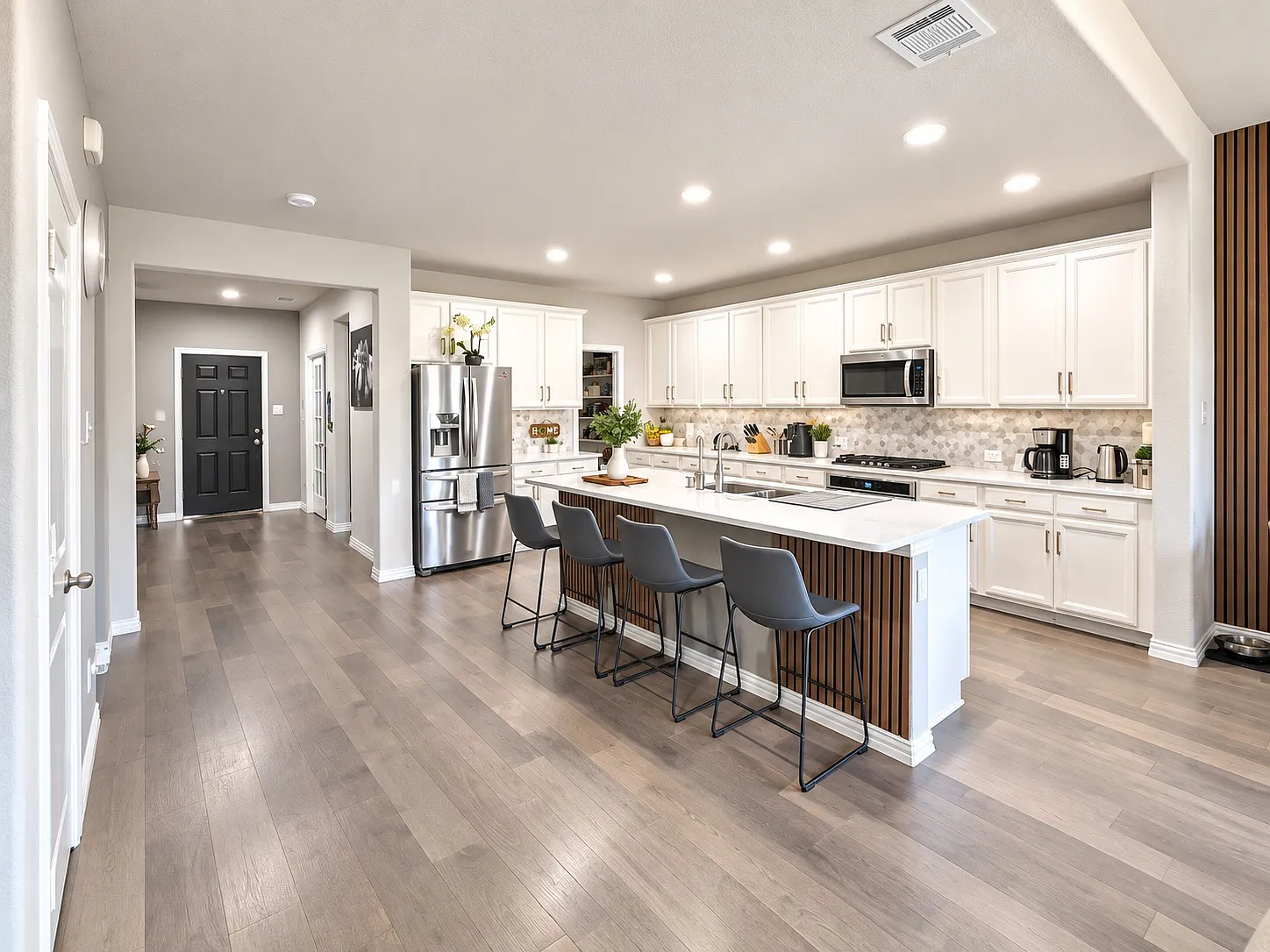 5 bed, 2578 sqft, $2,700 — Photo 4