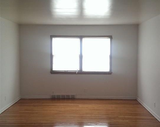 3rd image of 3401 California St APT 3