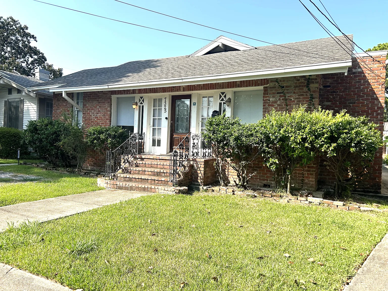 4 bed, 2500 sqft, $2,250 — Photo 1