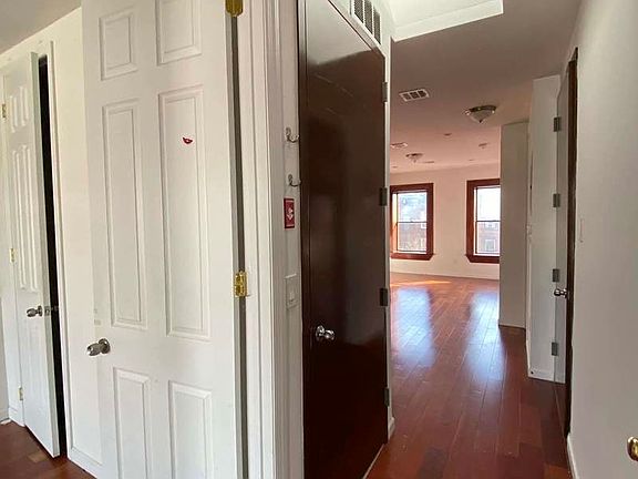 4th image of 131 Hancock St #3