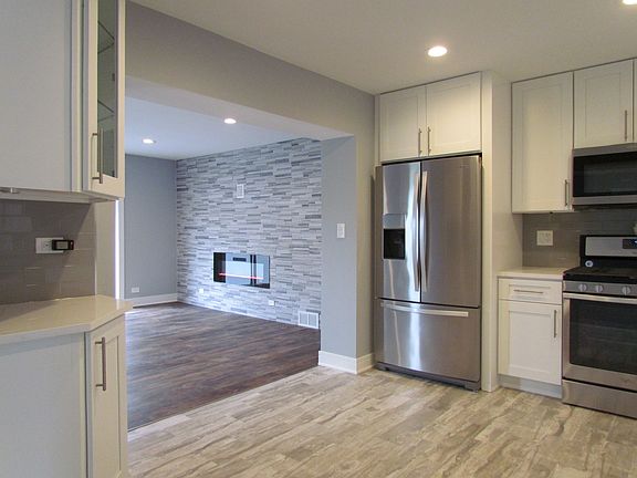 4th image of 2166 Spruce Ave
