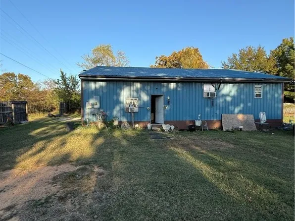 301 Choctaw St, Arkoma, OK 74901
