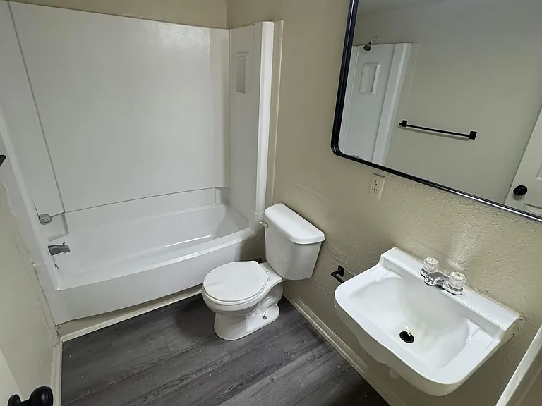 Chapparal Apartments — Photo 9