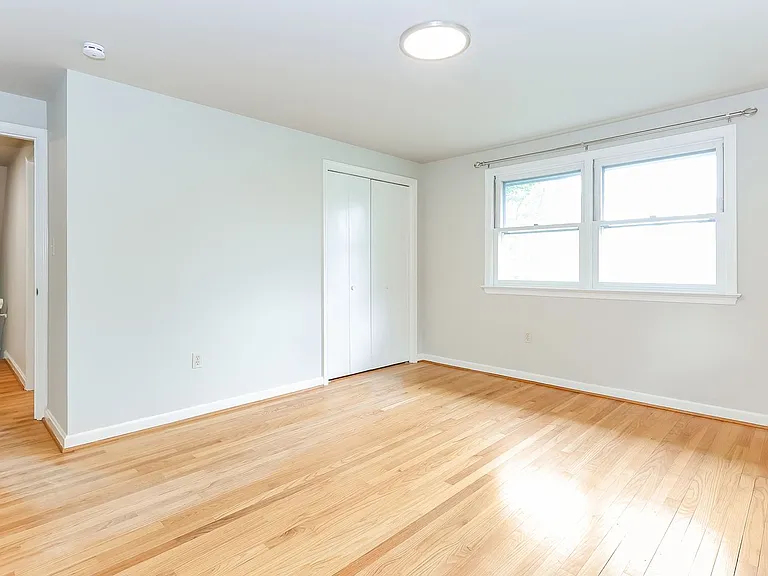 934 Village Rd — Photo 16