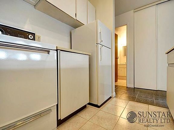 5th image of 1330 Burrard St #906