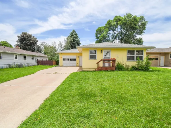 105 W 42nd St, Sioux Falls, SD 57105