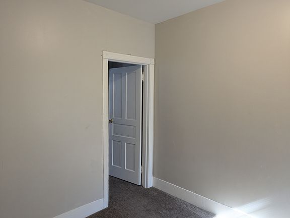 5th image of 950 N Saint Bernard St