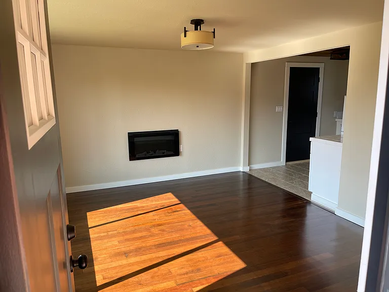 512-514 W Marcy Ave — Photo 6