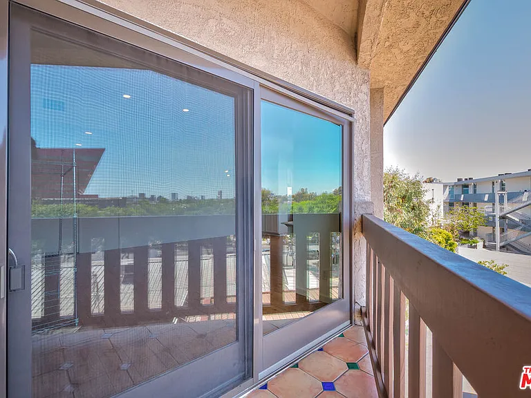 832 Palm Ave #305 — Photo 6