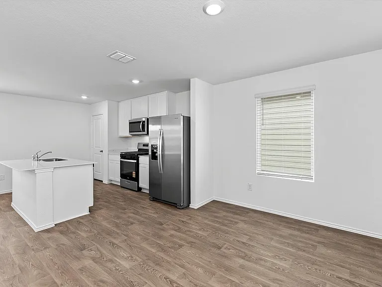 456 Sandringham Loop — Photo 9