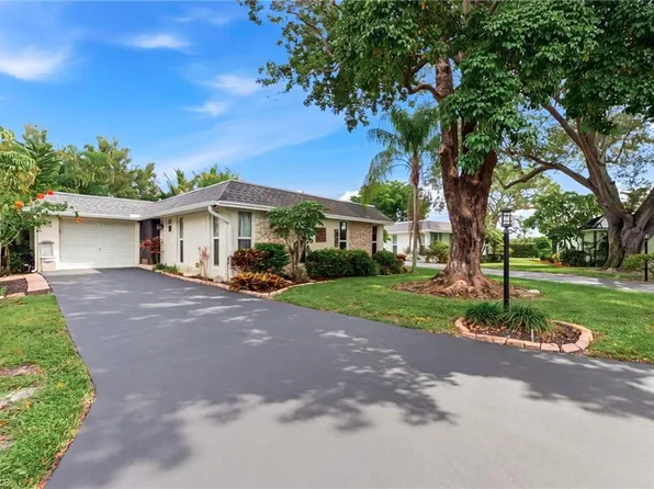220 Lanchester CT #32, NAPLES, FL 34112